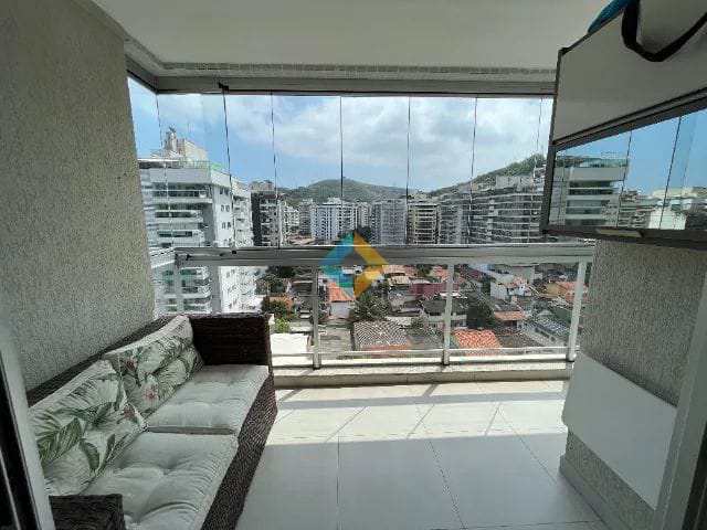 Apartamento à venda com 2 quartos, 75m² - Foto 3