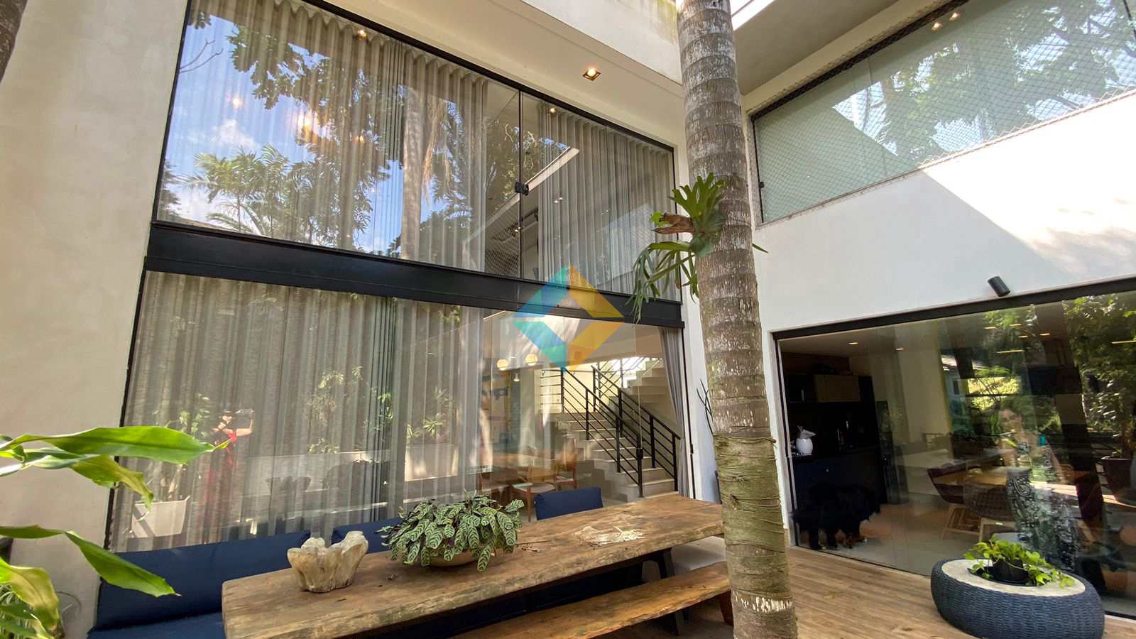 Casa à venda com 4 quartos, 350m² - Foto 2