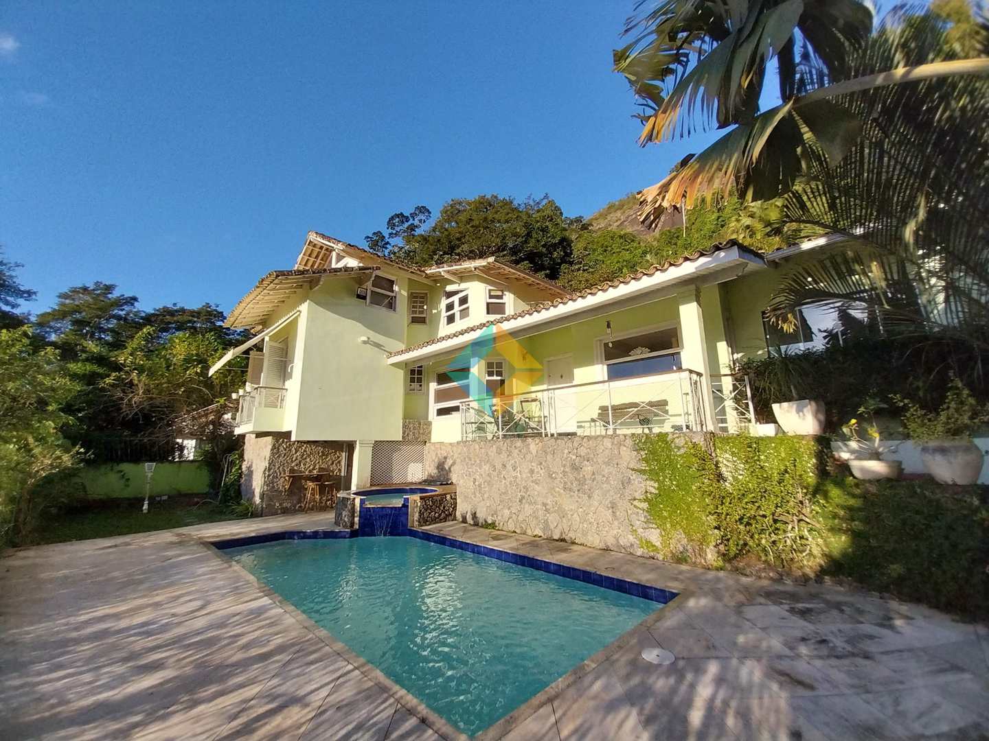 Casa de Condomínio à venda com 5 quartos, 300m² - Foto 1