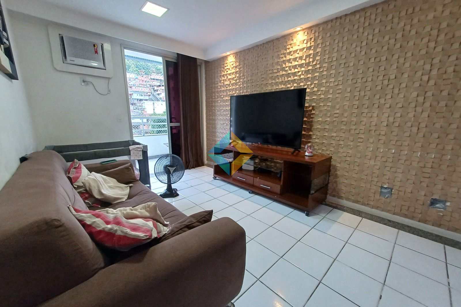 Apartamento à venda com 3 quartos, 95m² - Foto 1