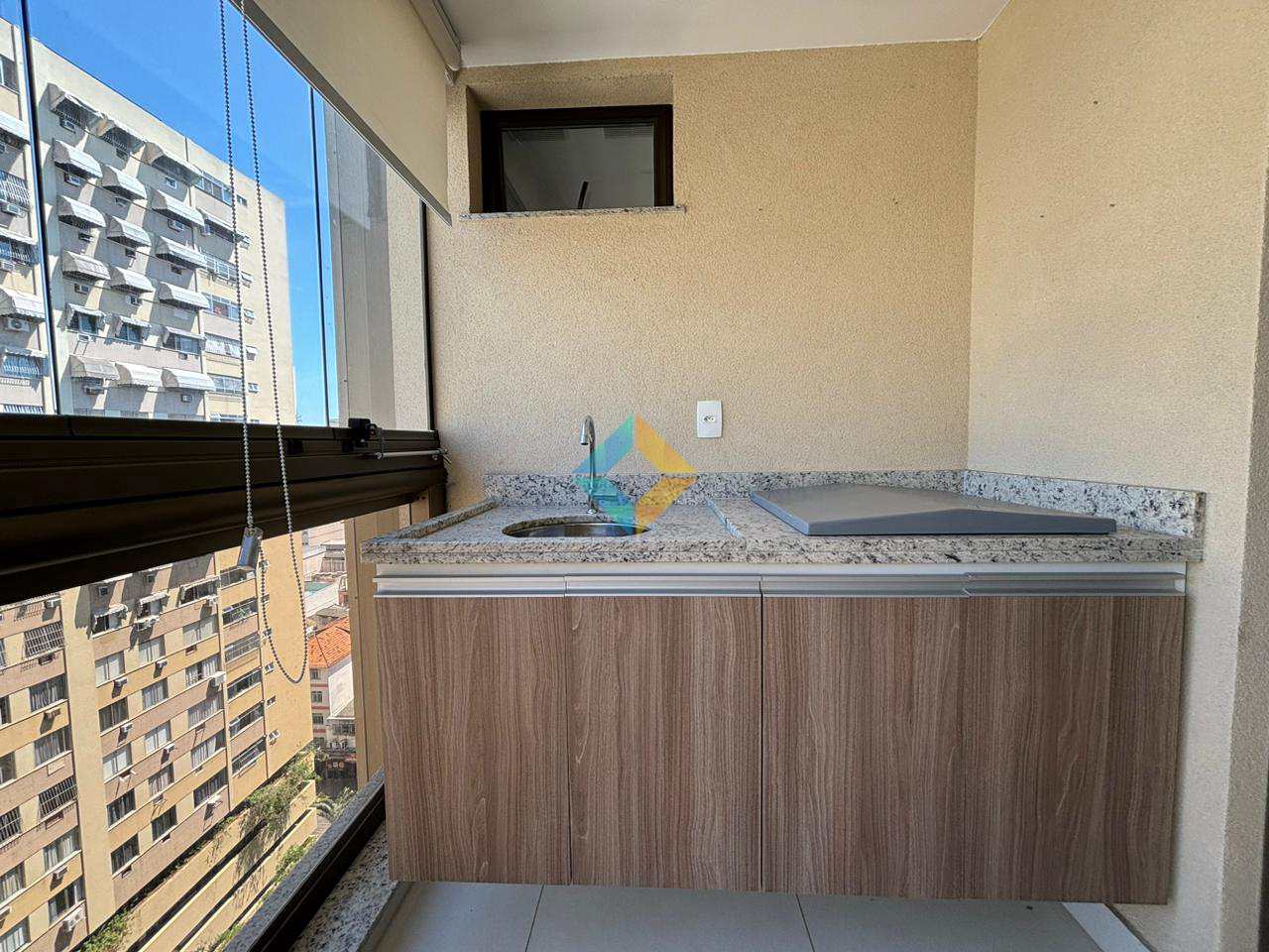 Apartamento à venda com 3 quartos, 98m² - Foto 4