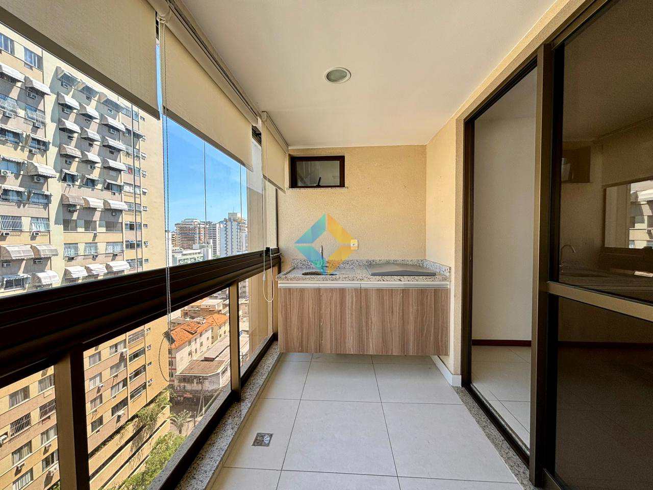 Apartamento à venda com 3 quartos, 98m² - Foto 2