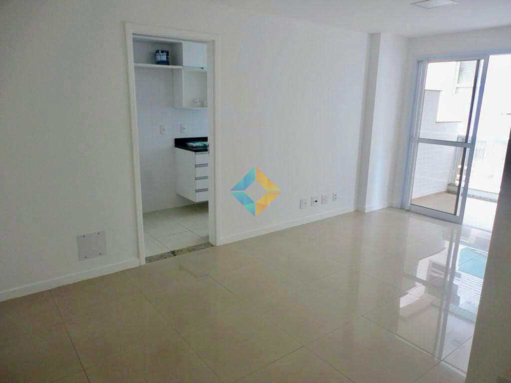 Apartamento à venda com 2 quartos, 68m² - Foto 4