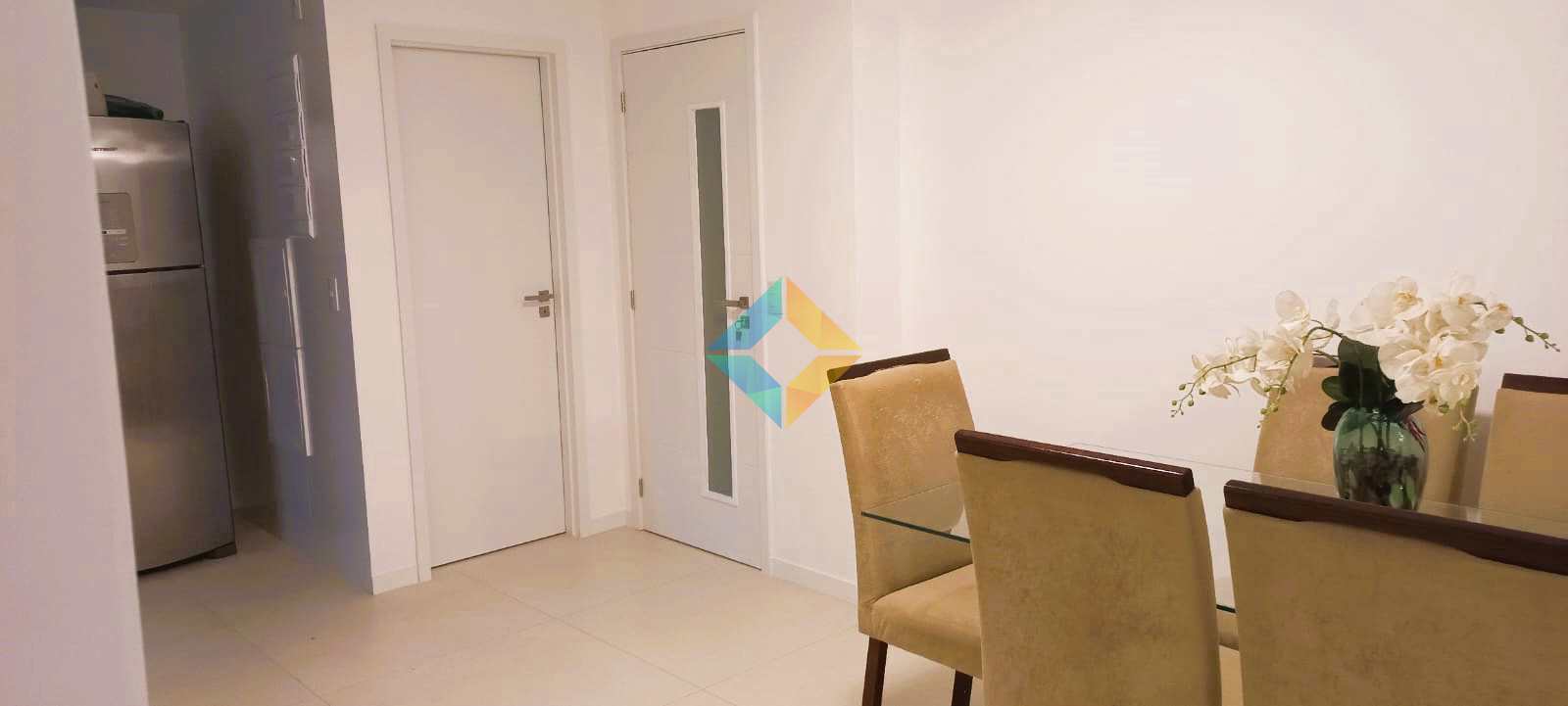 Apartamento à venda com 3 quartos, 107m² - Foto 2