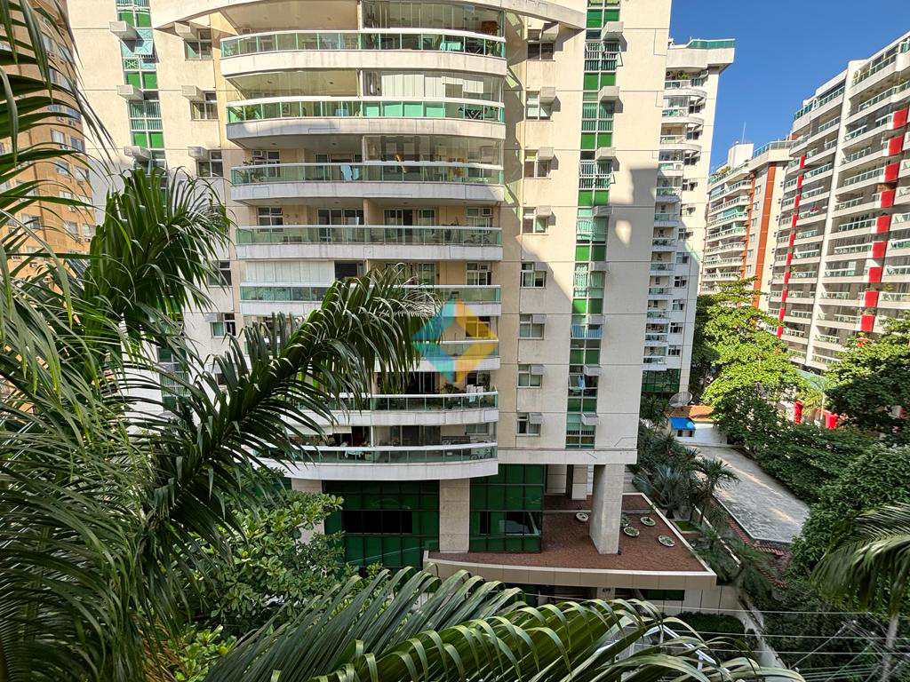 Apartamento à venda com 3 quartos, 188m² - Foto 23