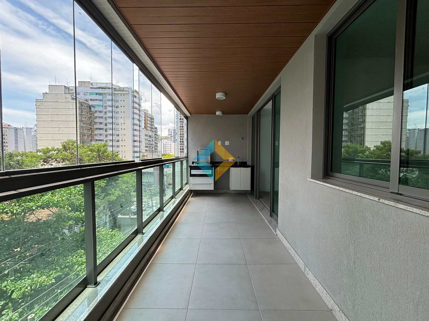 Apartamento à venda com 3 quartos, 93m² - Foto 2