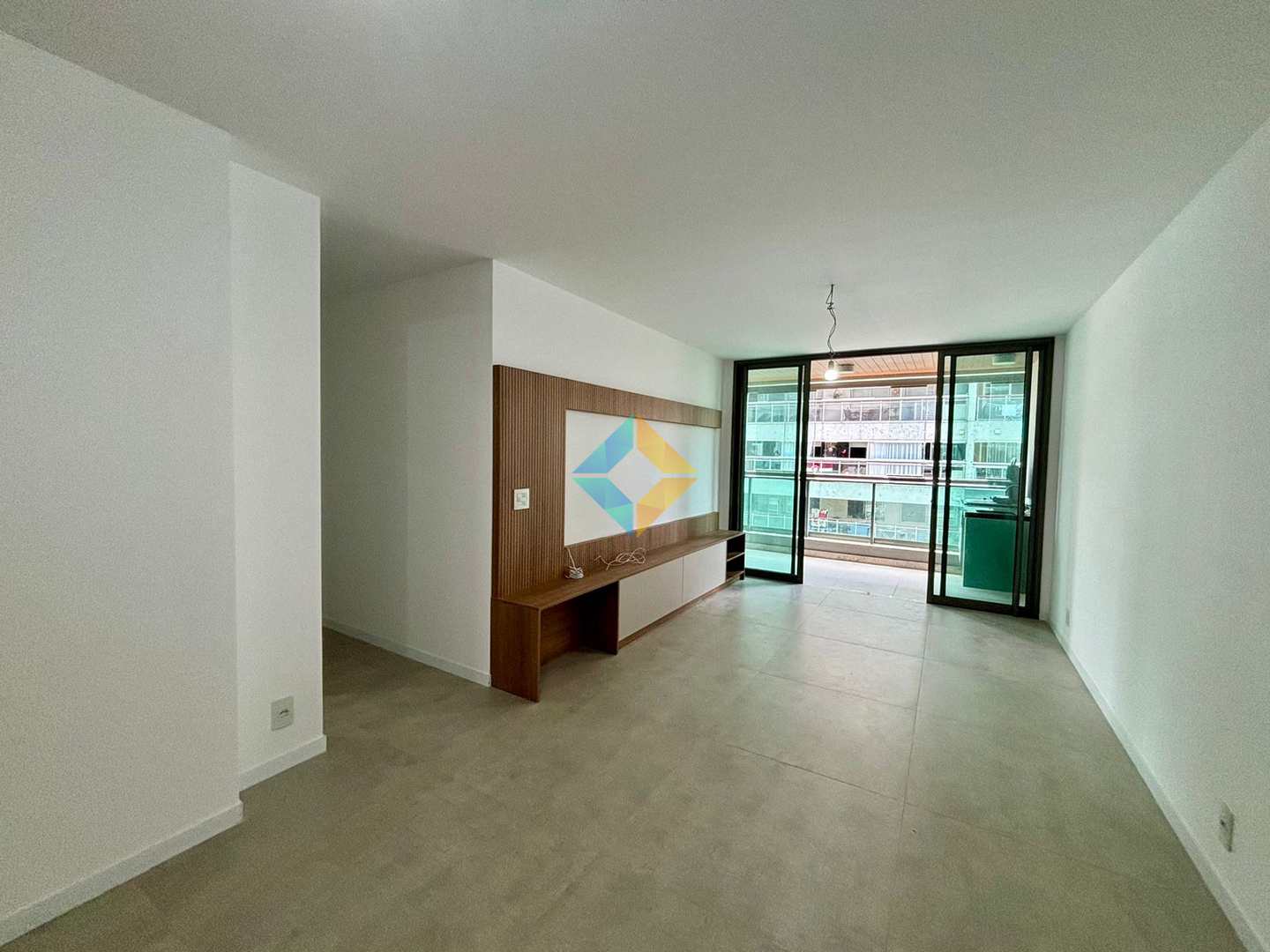 Apartamento à venda com 3 quartos, 93m² - Foto 3