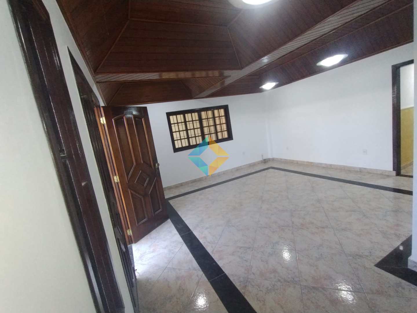 Casa para alugar com 3 quartos, 200m² - Foto 2