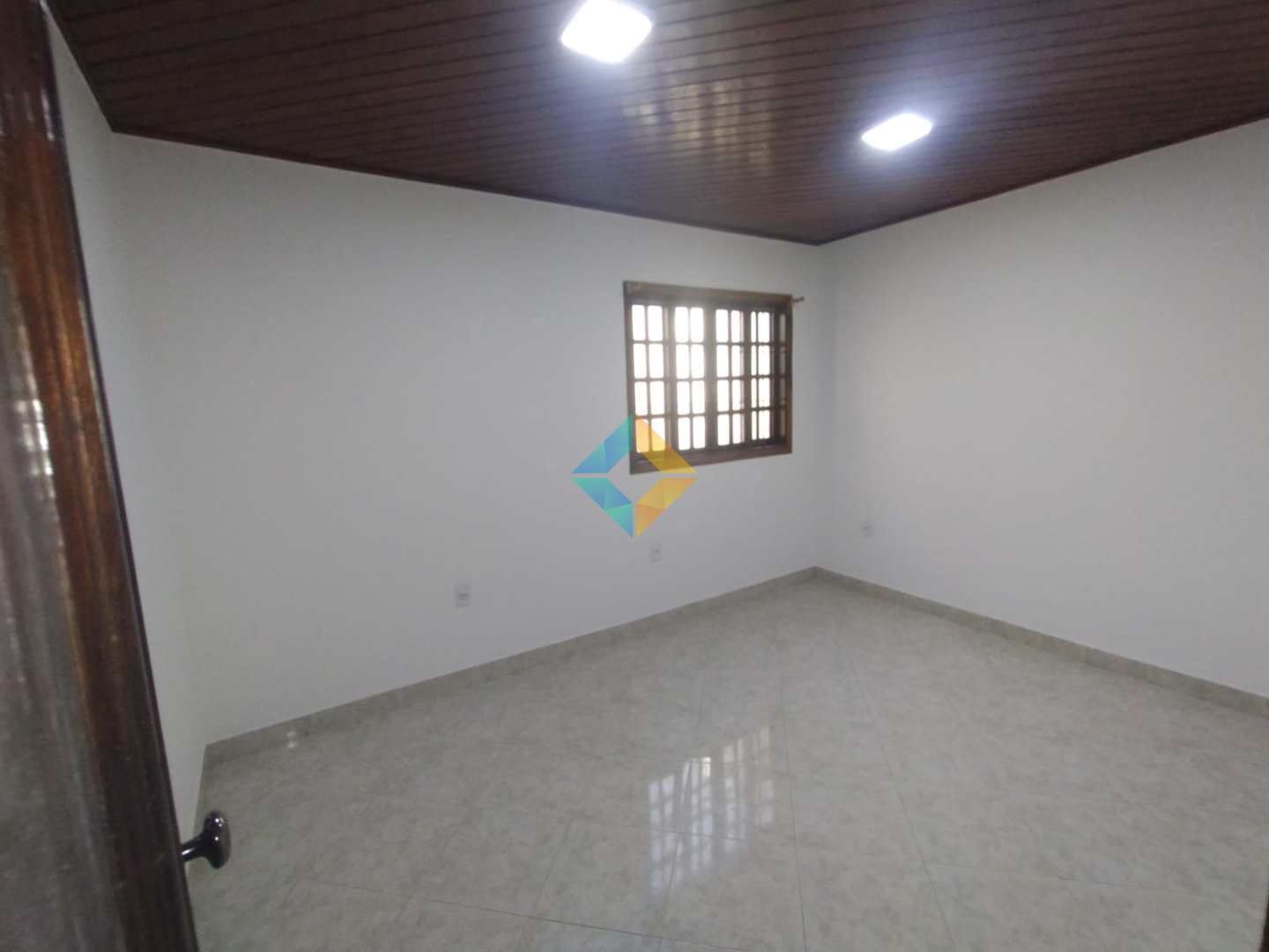 Casa para alugar com 3 quartos, 200m² - Foto 4