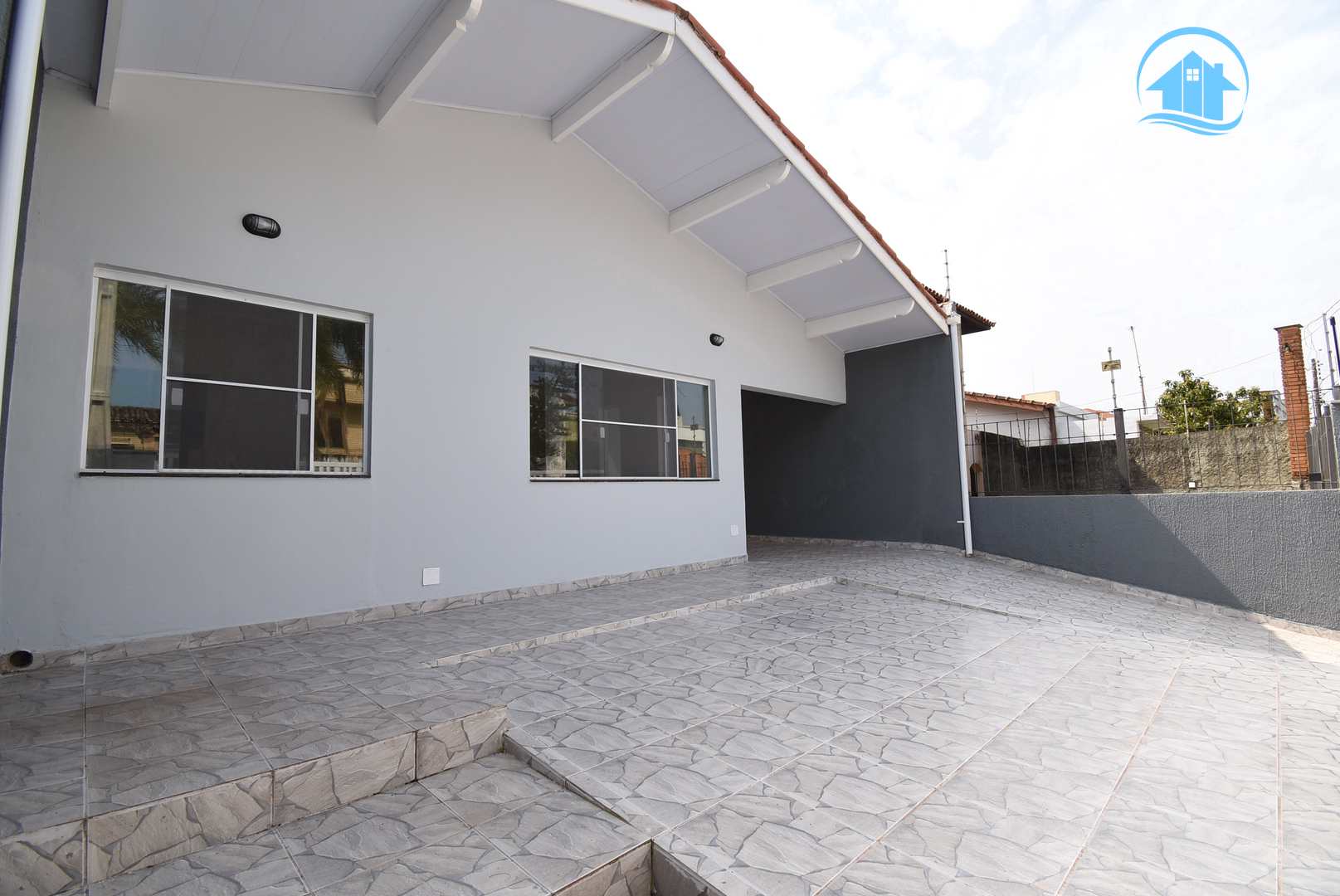 Casa à venda com 2 quartos, 129m² - Foto 2