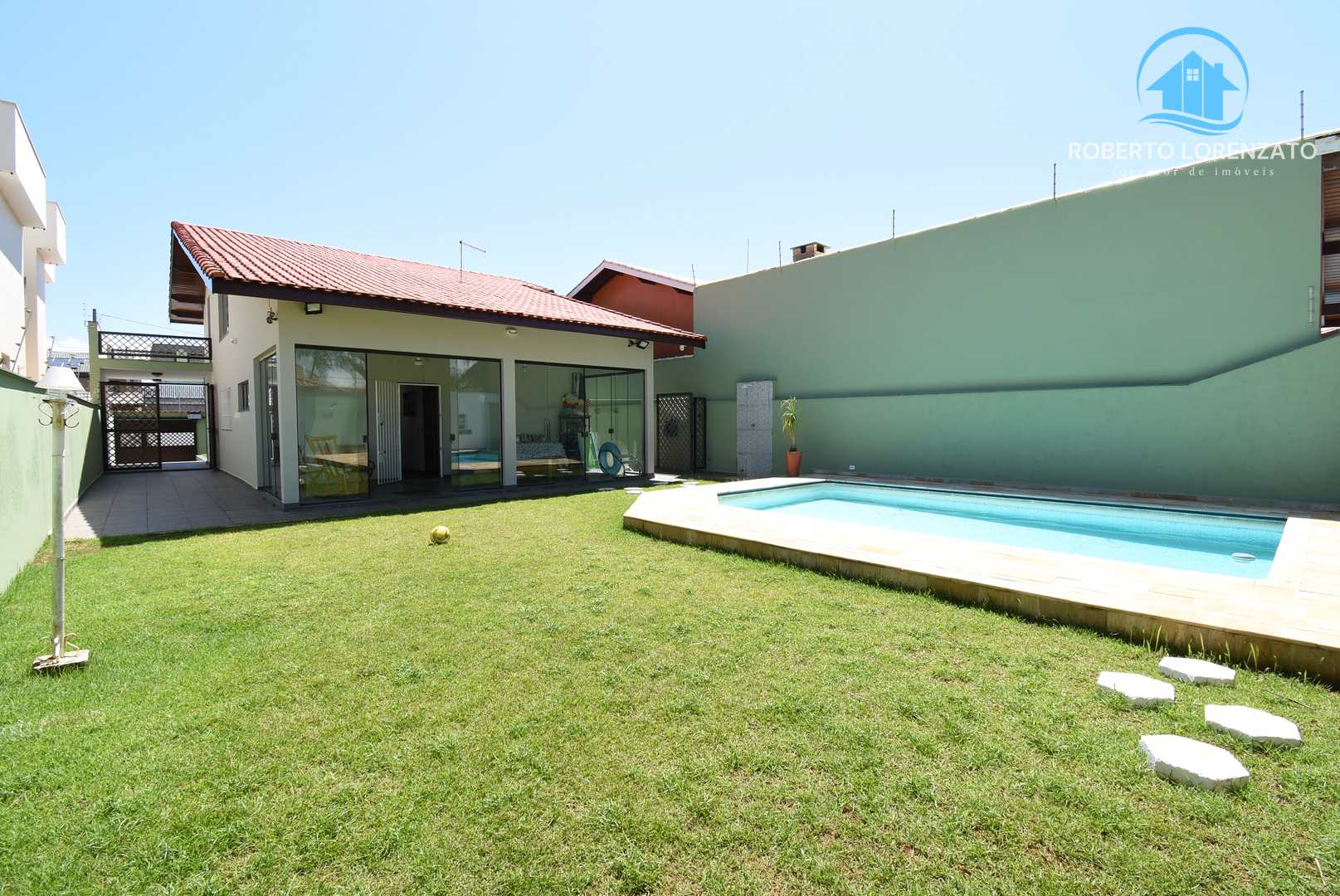 Casa à venda com 3 quartos, 163m² - Foto 1