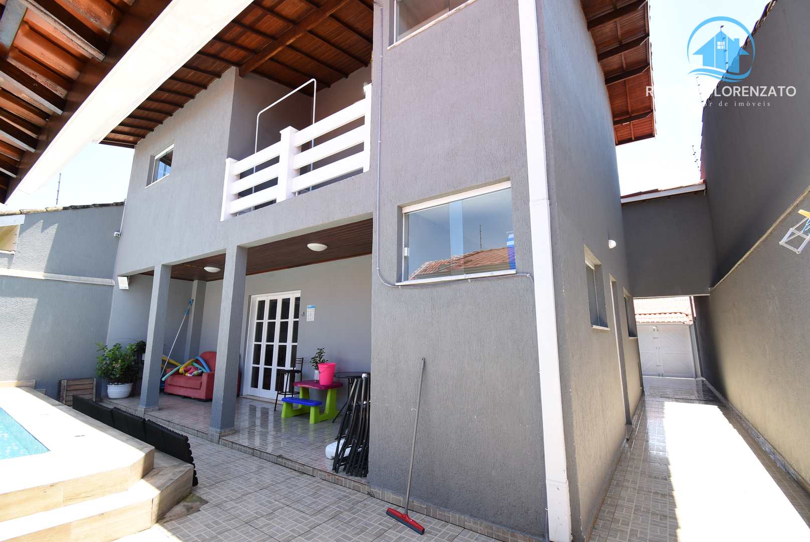 Casa à venda com 3 quartos, 239m² - Foto 2