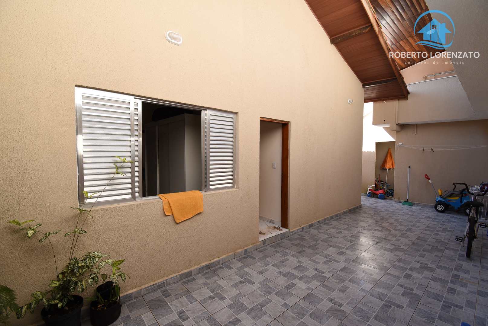 Casa à venda com 6 quartos, 200m² - Foto 6