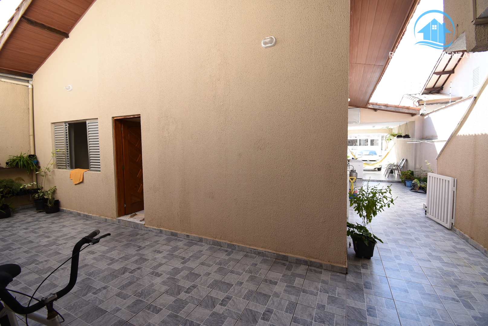 Casa à venda com 6 quartos, 200m² - Foto 5