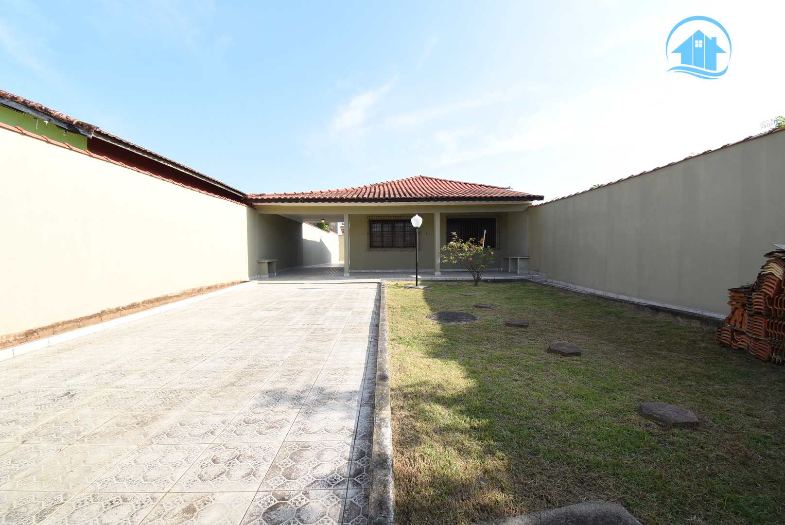 Casa à venda com 2 quartos, 135m² - Foto 1