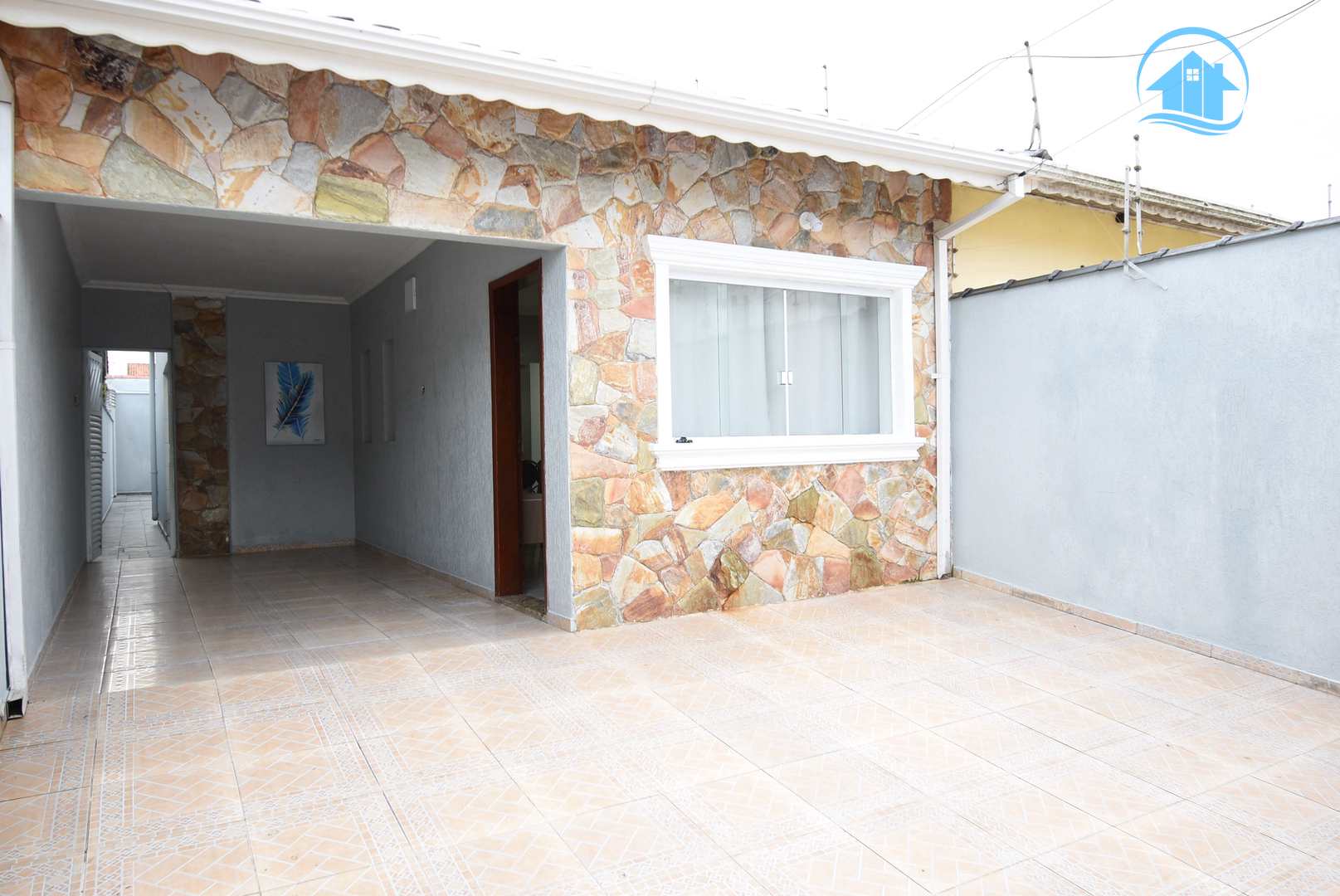 Casa à venda com 3 quartos, 105m² - Foto 1