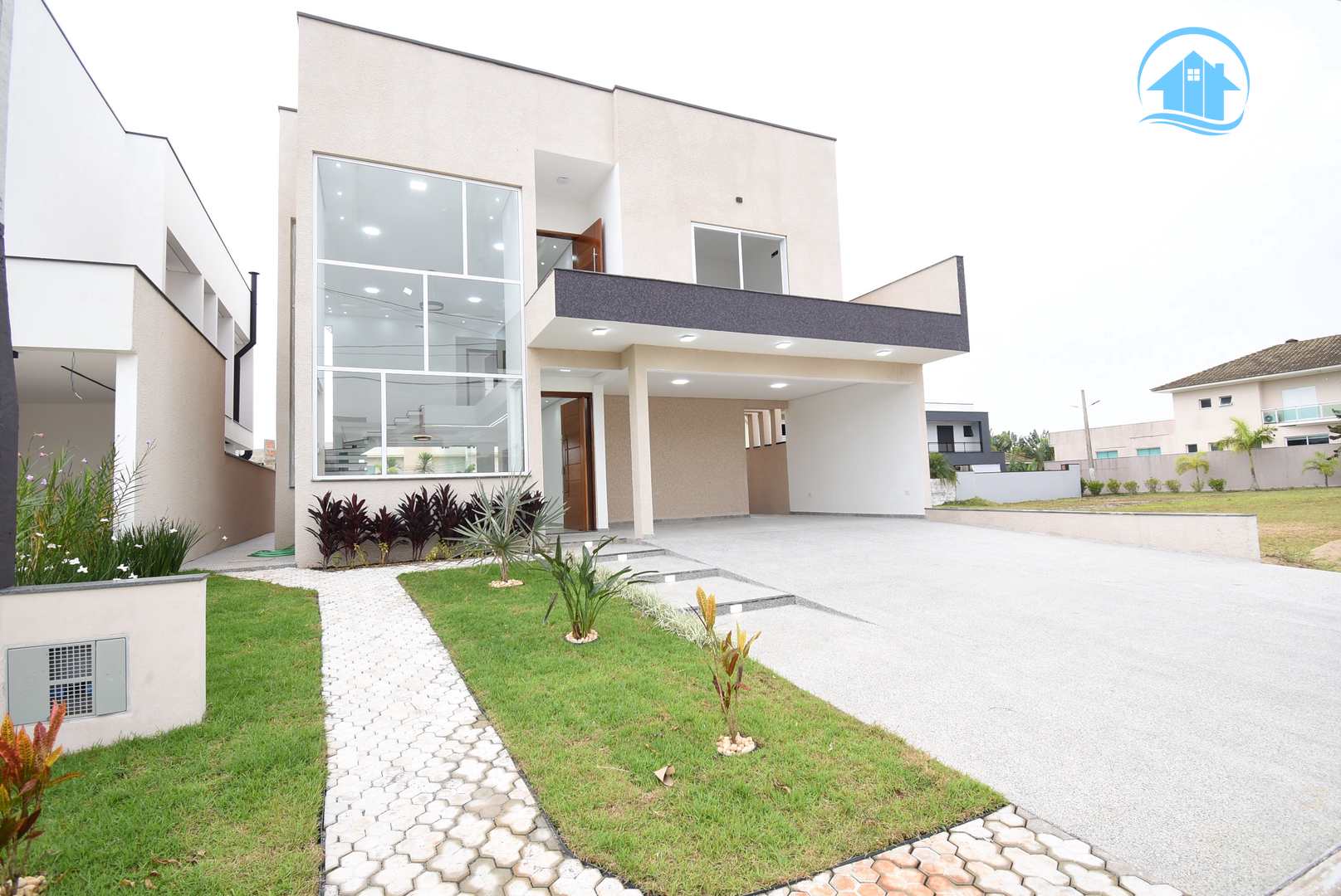 Casa à venda com 5 quartos, 288m² - Foto 2