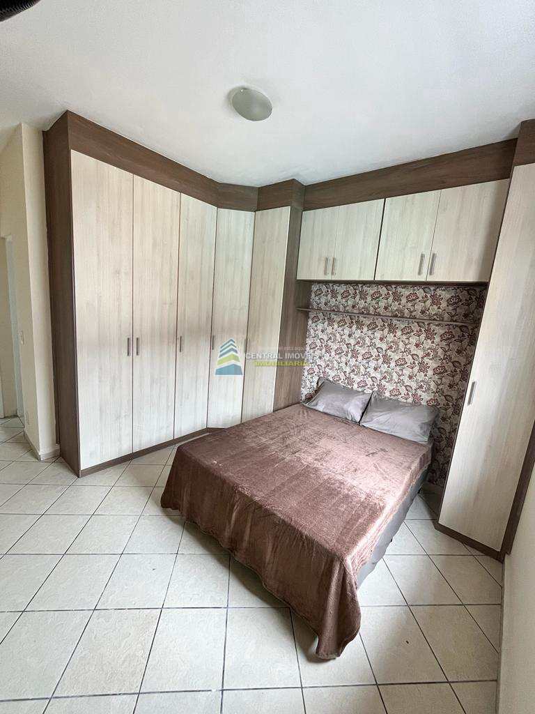 Casa à venda com 4 quartos, 300m² - Foto 2