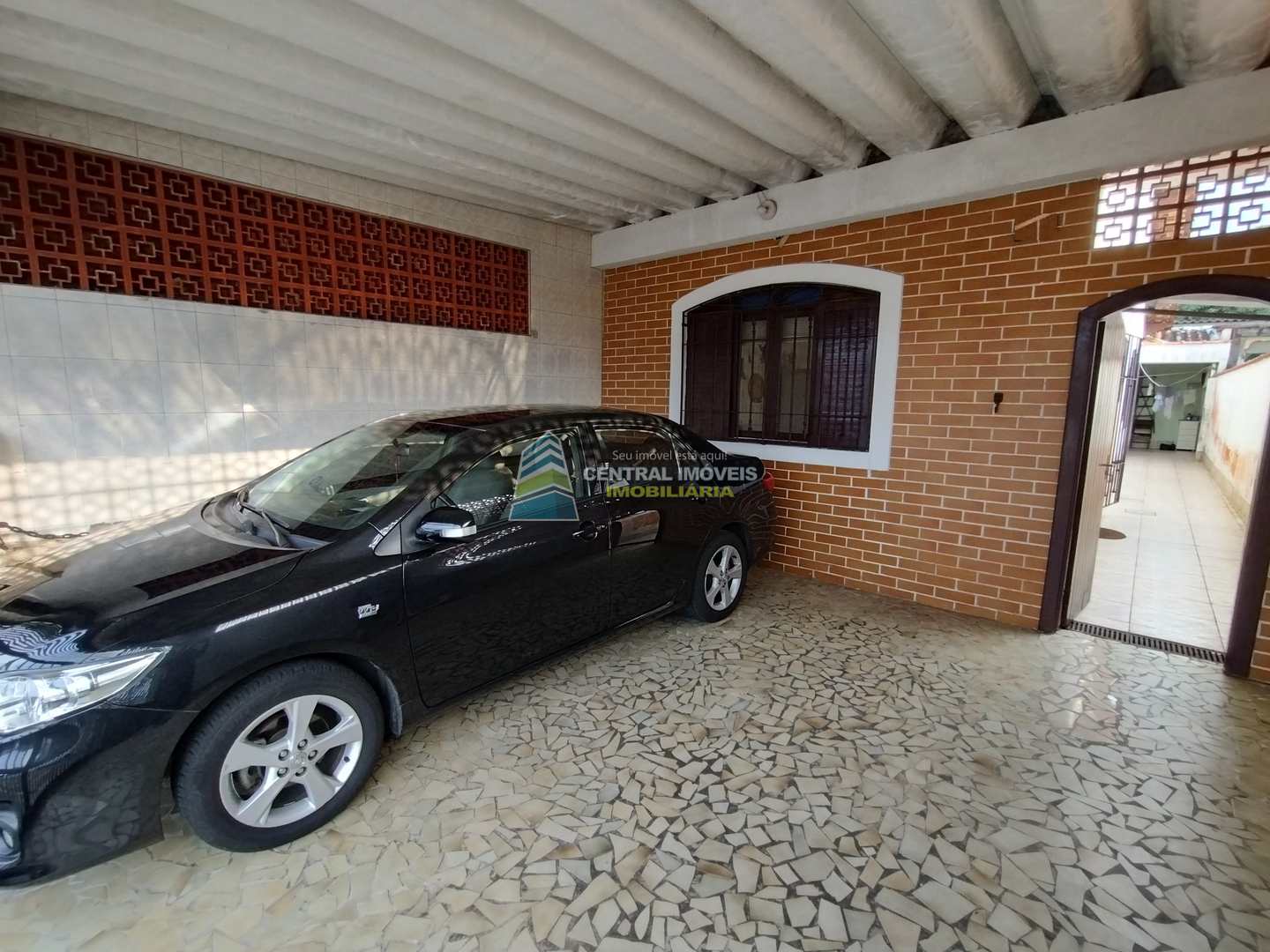 Casa à venda com 2 quartos, 107m² - Foto 1