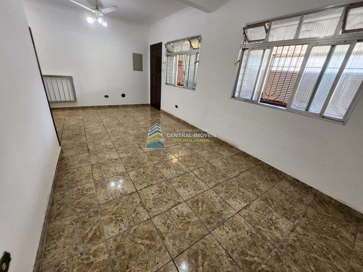 Sobrado à venda com 4 quartos, 304m² - Foto 2