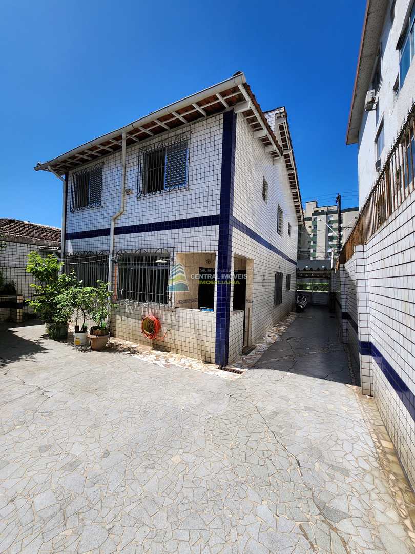 Sobrado à venda com 4 quartos, 304m² - Foto 1