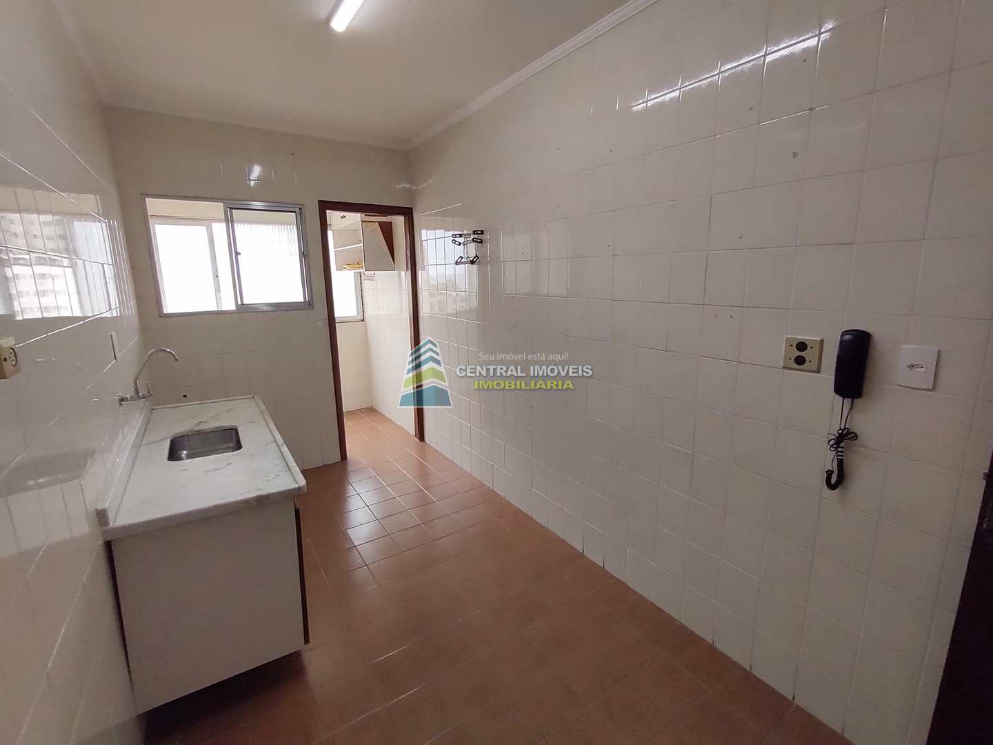 Apartamento à venda com 2 quartos, 75m² - Foto 2