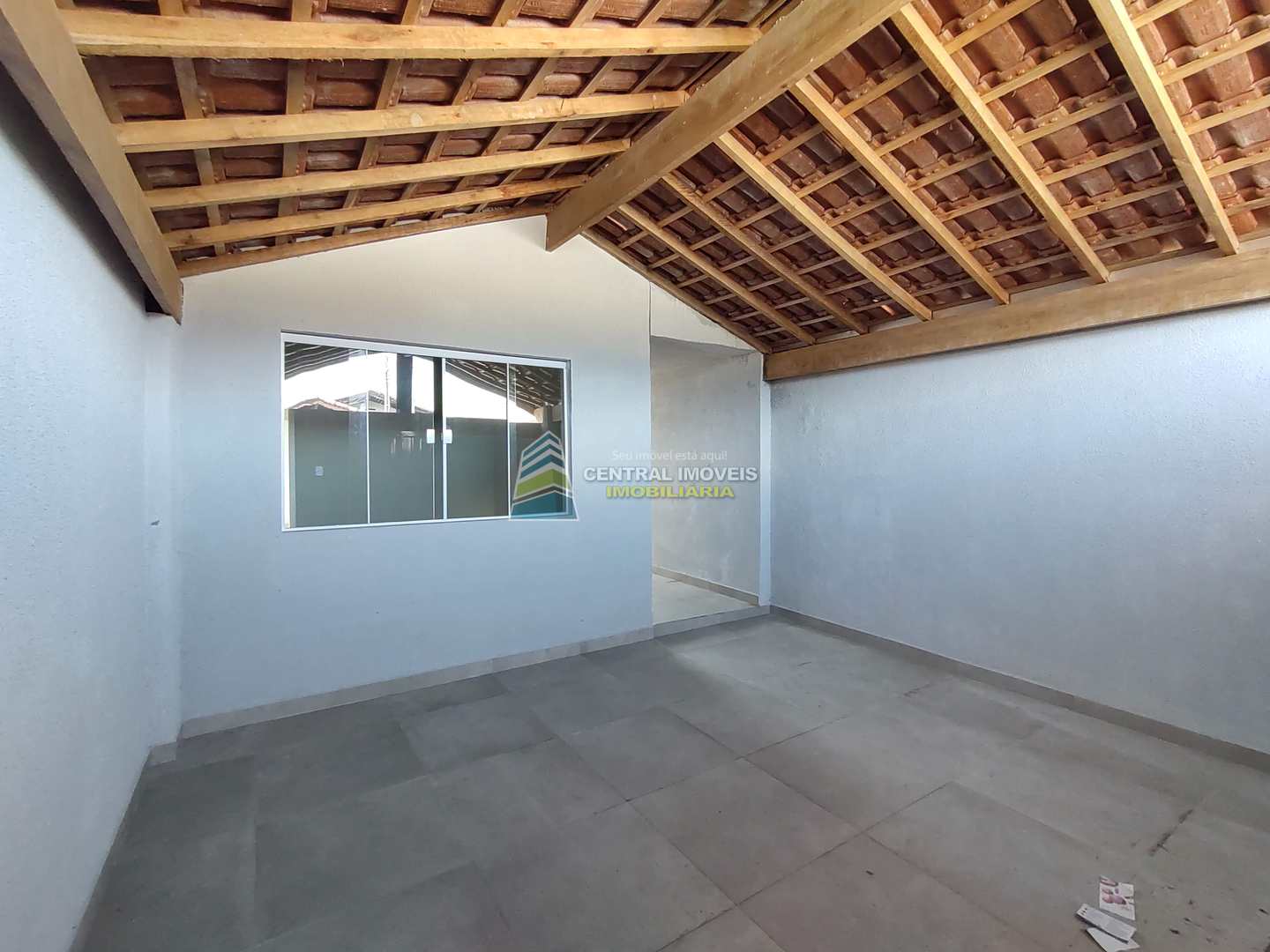 Casa à venda com 2 quartos, 100m² - Foto 1