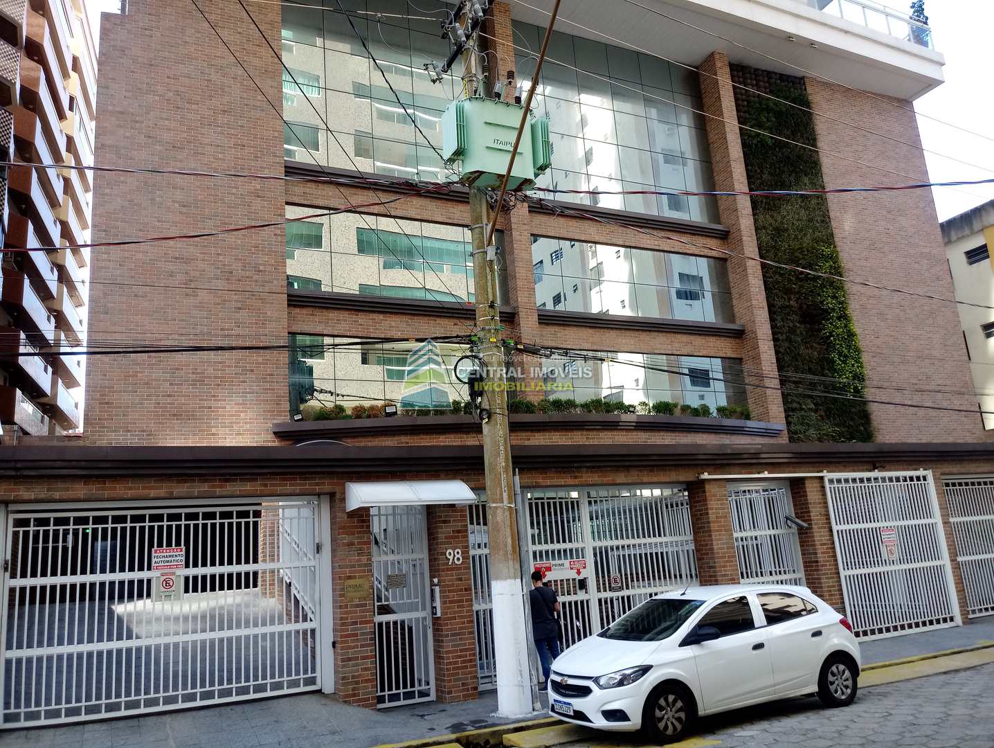 Apartamento à venda com 3 quartos, 147m² - Foto 2