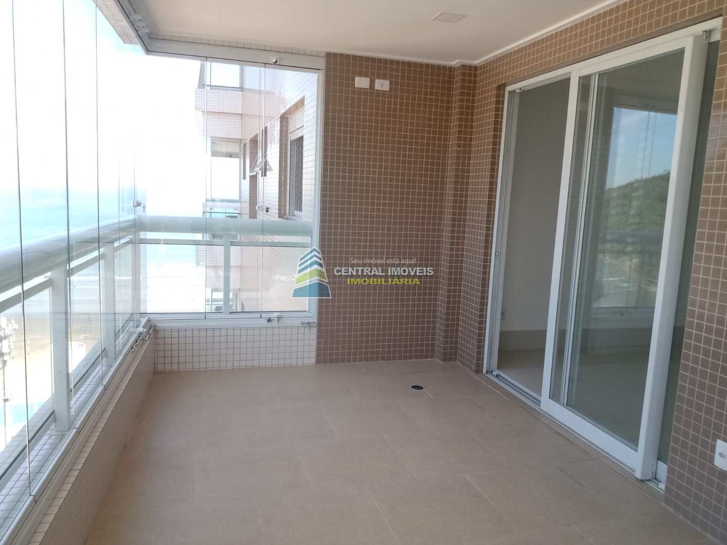 Apartamento à venda com 3 quartos, 150m² - Foto 2