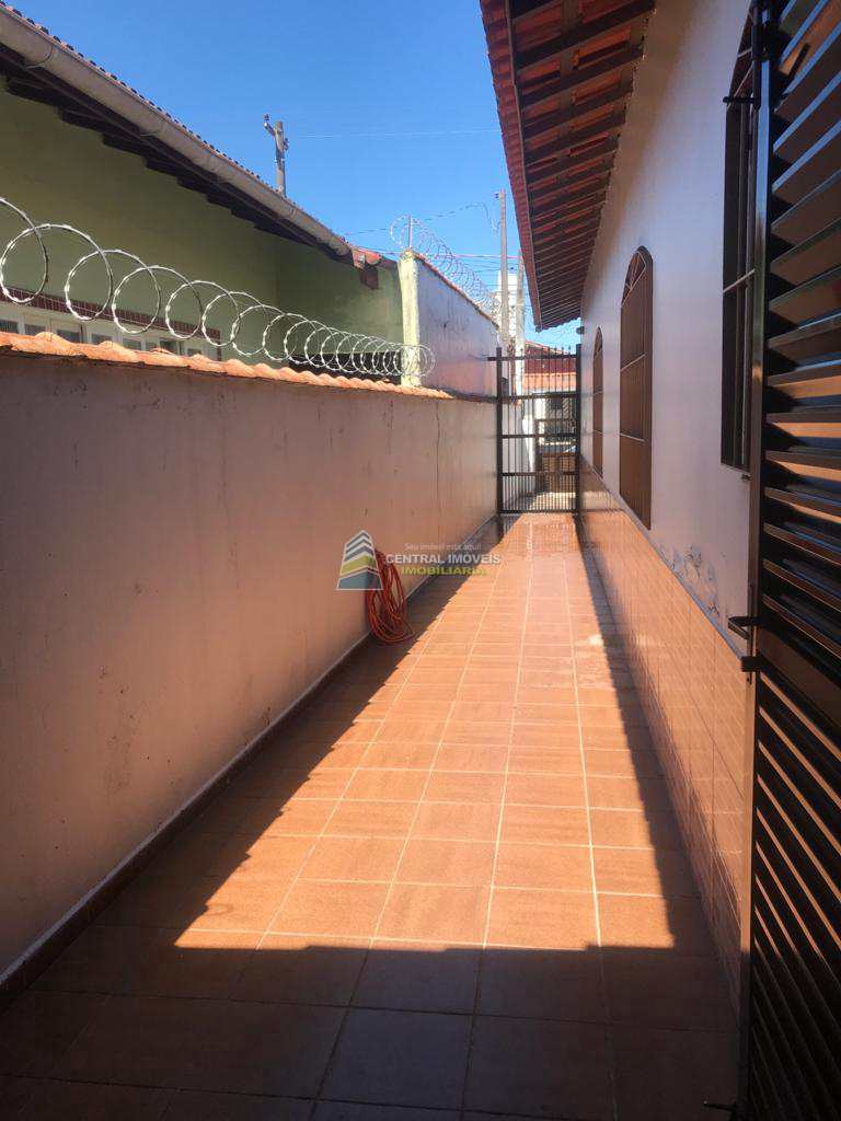 Casa à venda com 8 quartos, 240m² - Foto 5