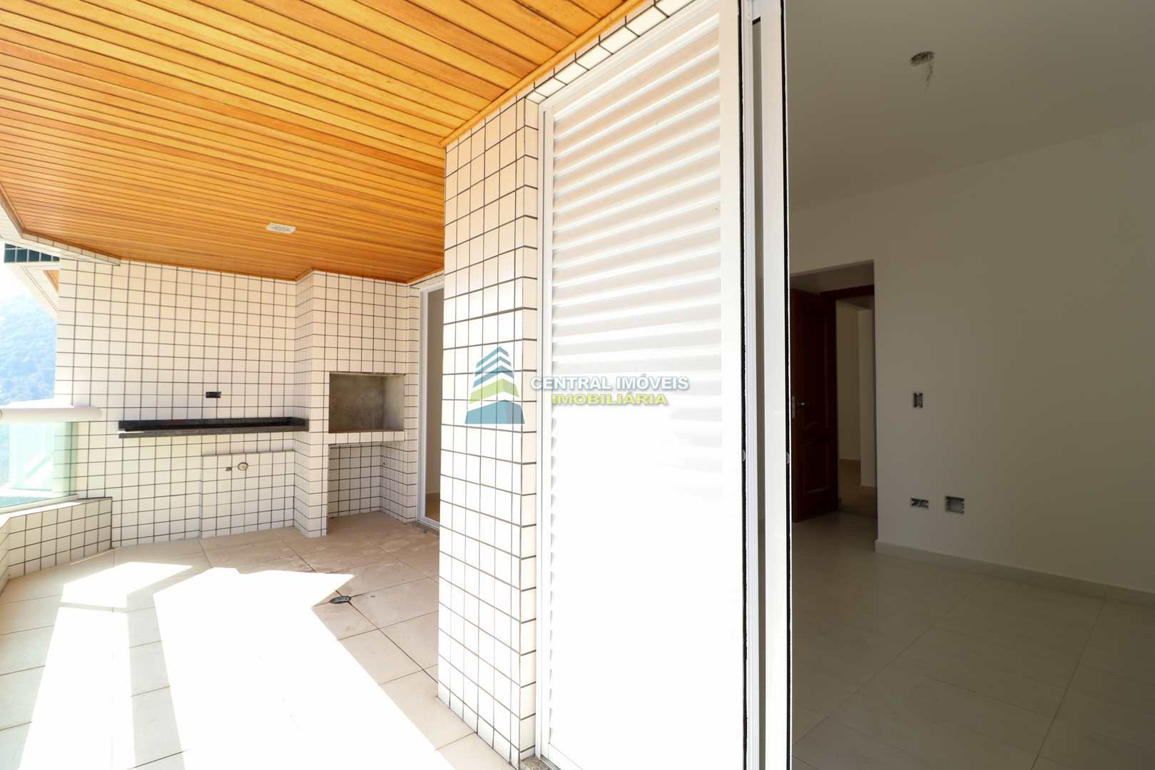 Apartamento à venda com 3 quartos, 104m² - Foto 2