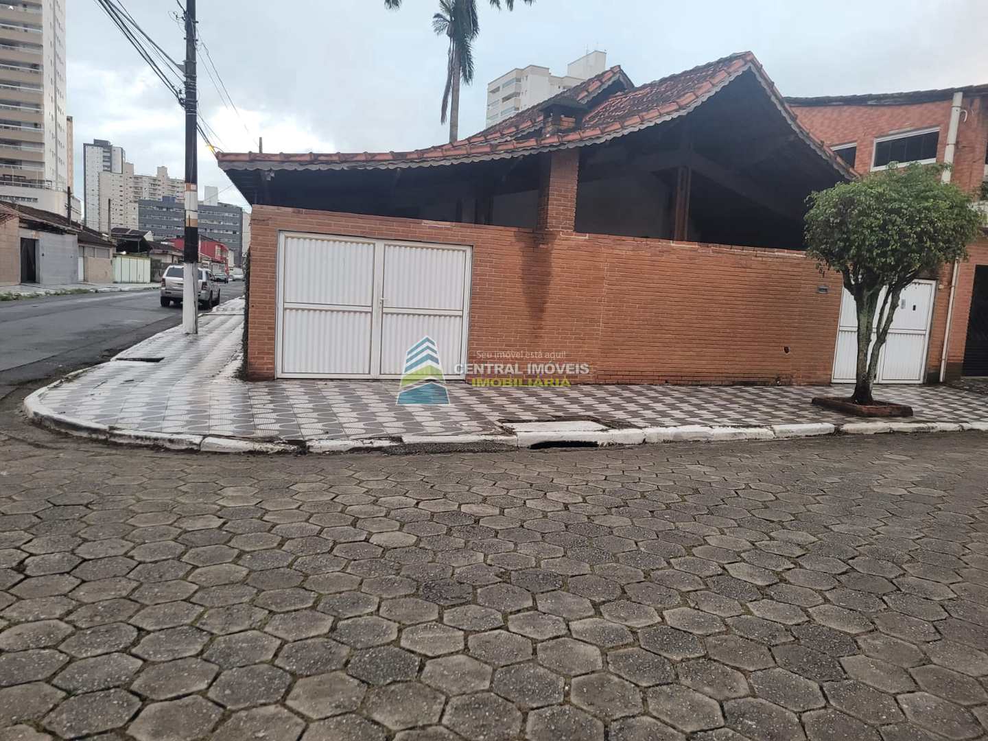 Casa à venda com 3 quartos, 200m² - Foto 1