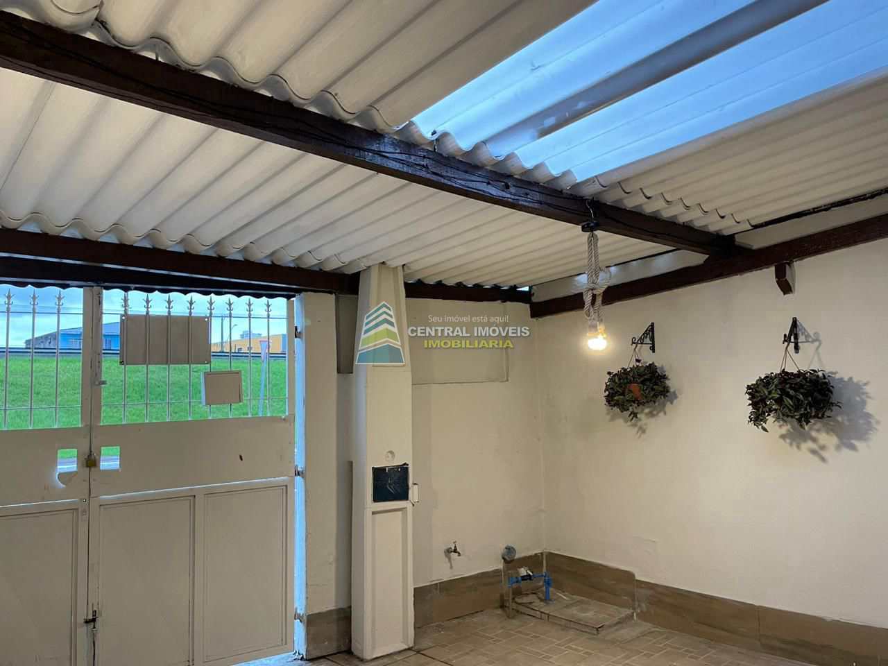 Casa à venda com 2 quartos, 90m² - Foto 2