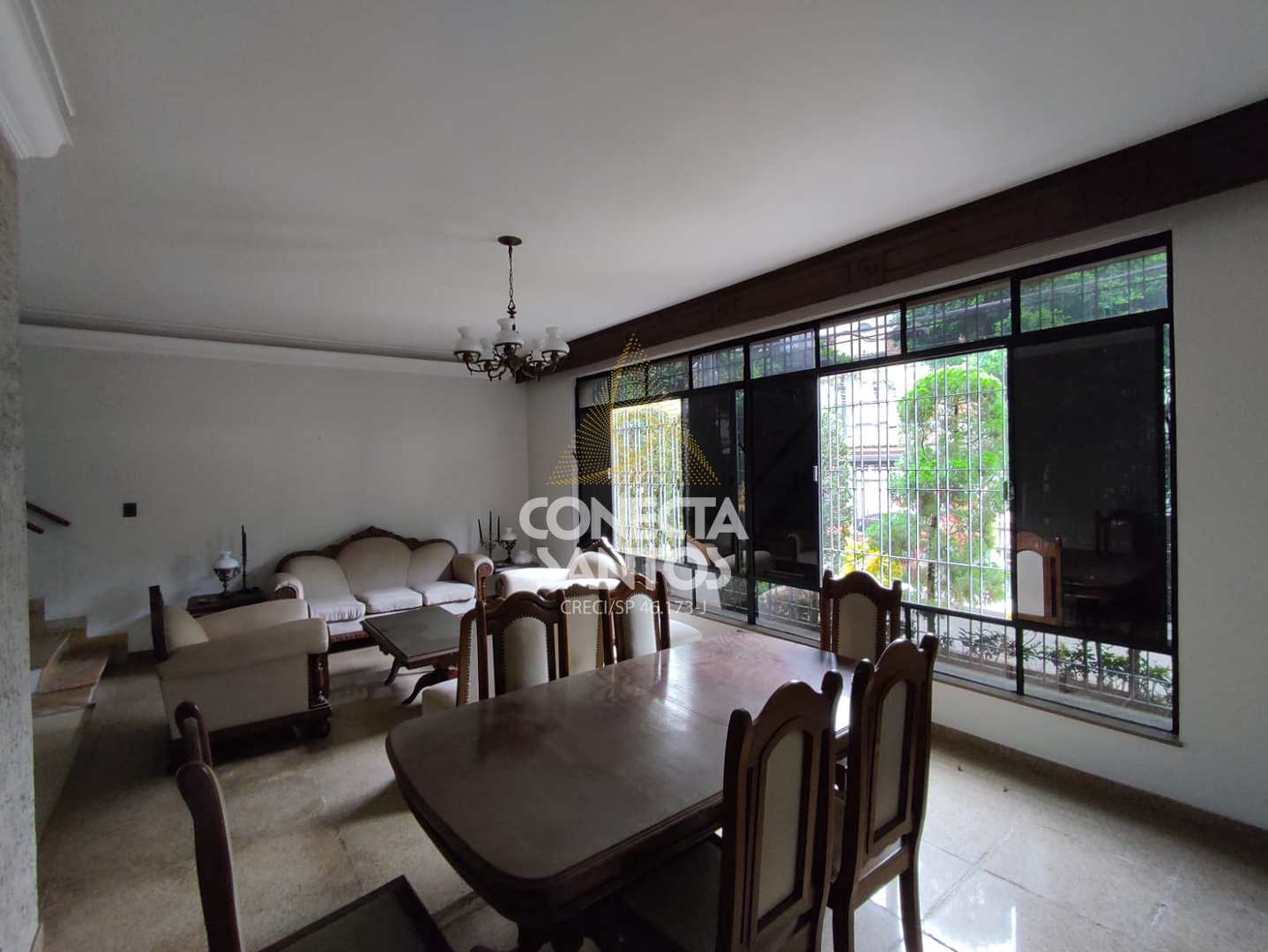 Casa para alugar com 2 quartos, 480m² - Foto 1