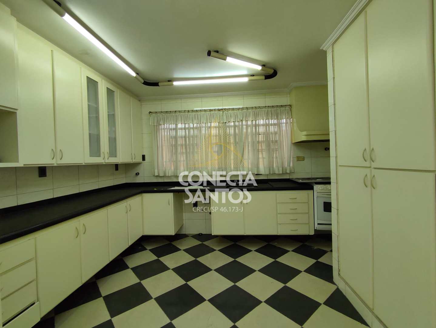 Casa para alugar com 2 quartos, 480m² - Foto 32