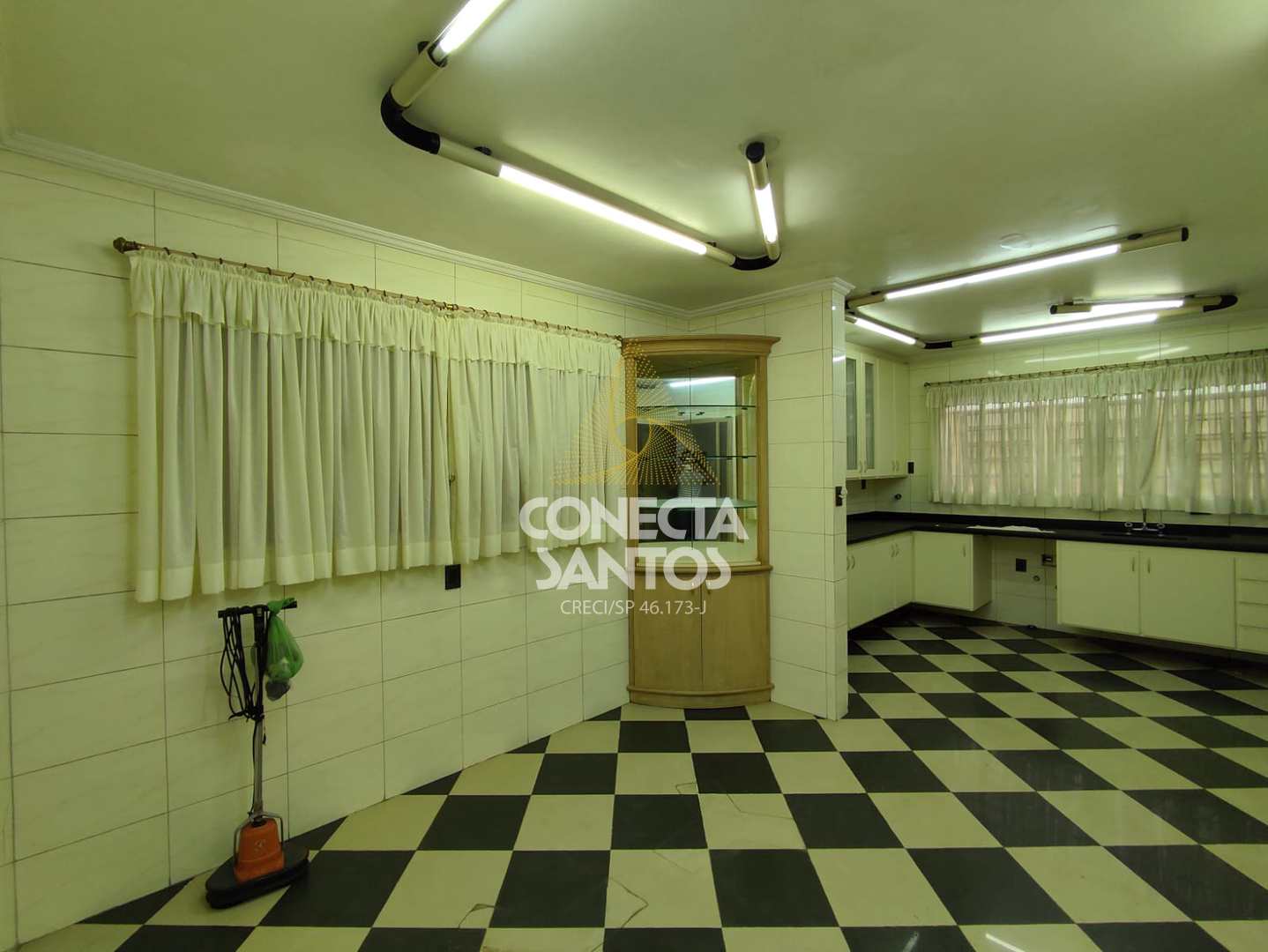 Casa para alugar com 2 quartos, 480m² - Foto 21