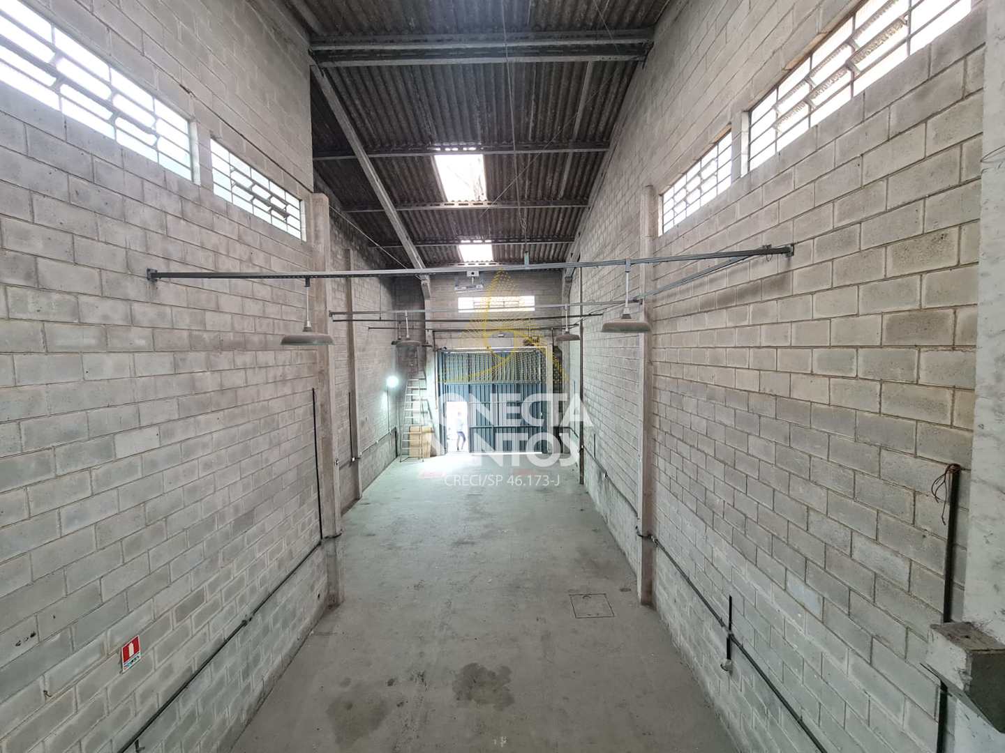 Depósito-Galpão-Armazém à venda e aluguel, 240m² - Foto 1