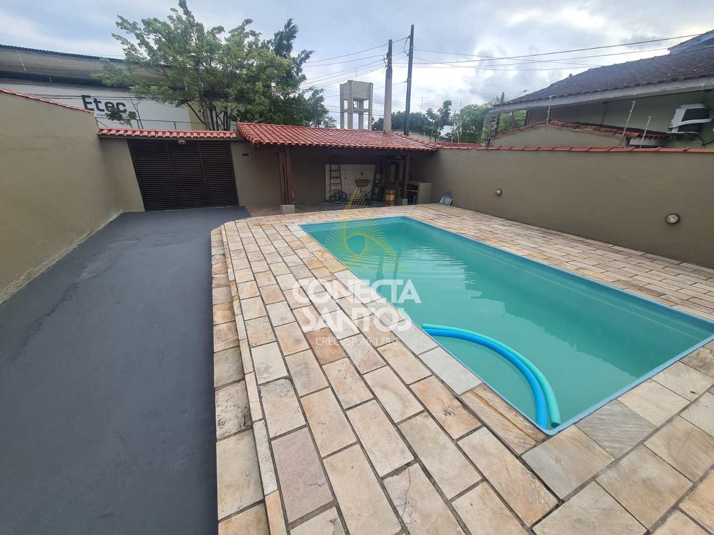 Casa à venda com 2 quartos, 155m² - Foto 1