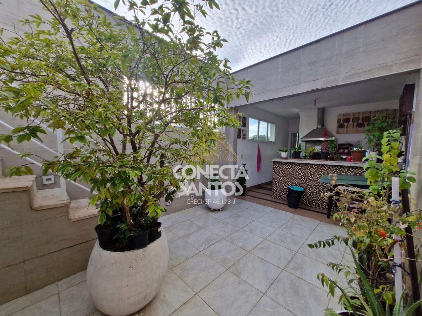Casa à venda e aluguel com 3 quartos, 250m² - Foto 3