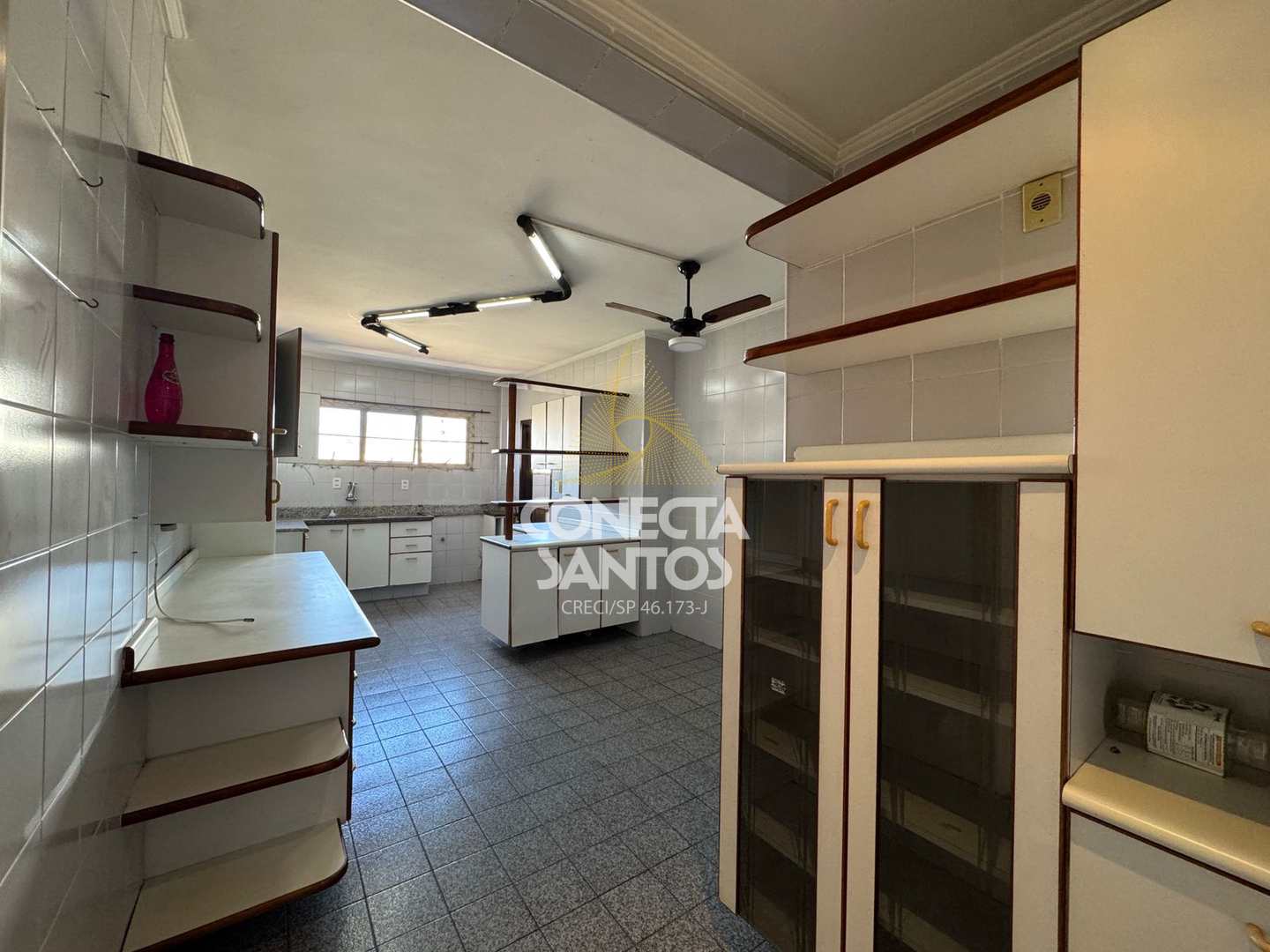 Apartamento à venda com 3 quartos, 128m² - Foto 2