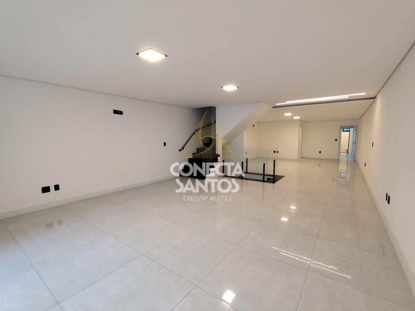 Casa à venda com 3 quartos, 280m² - Foto 2