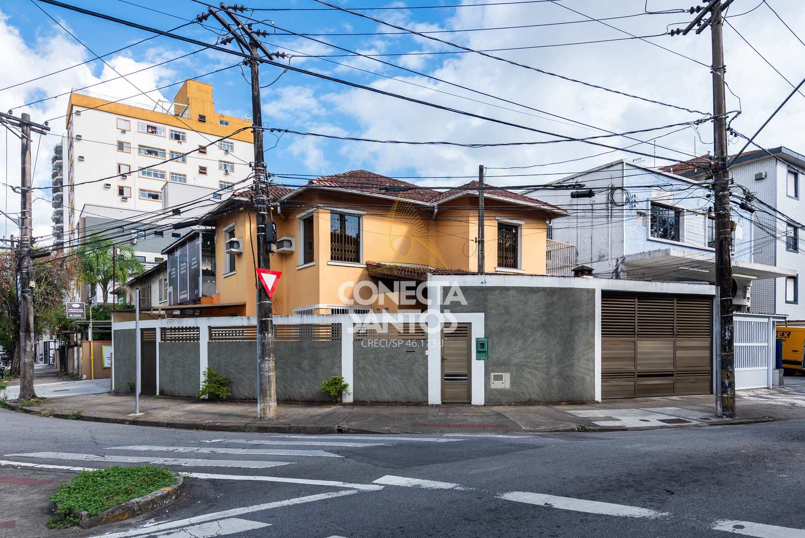 Casa à venda e aluguel com 3 quartos, 178m² - Foto 1
