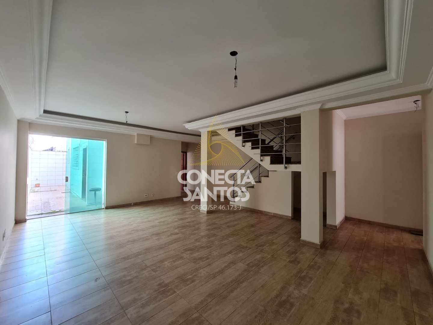 Casa à venda e aluguel com 4 quartos, 430m² - Foto 1