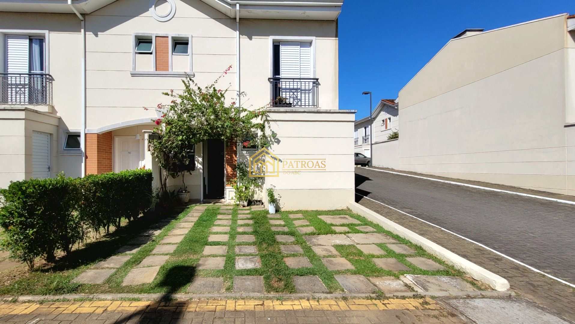 Sobrado à venda com 3 quartos, 143m² - Foto 1