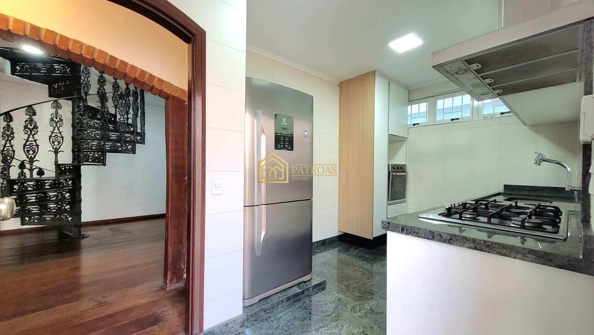 Sobrado à venda com 3 quartos, 239m² - Foto 9