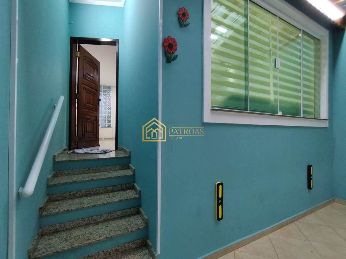 Sobrado à venda com 3 quartos, 250m² - Foto 1