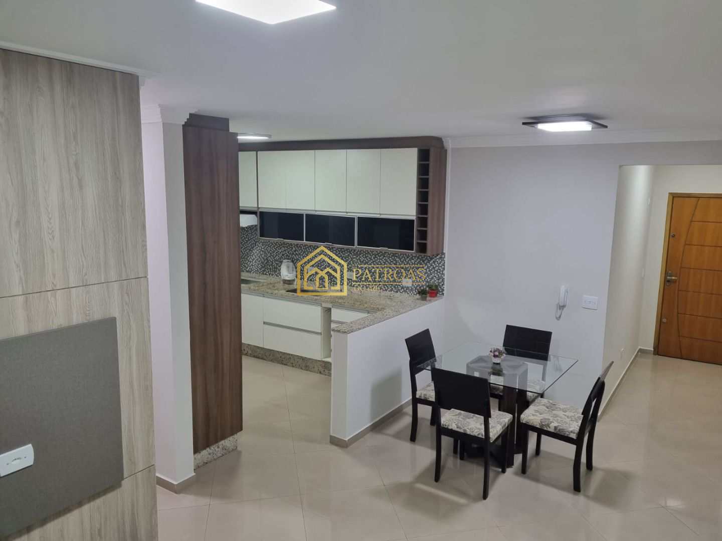 Apartamento à venda com 2 quartos, 62m² - Foto 2