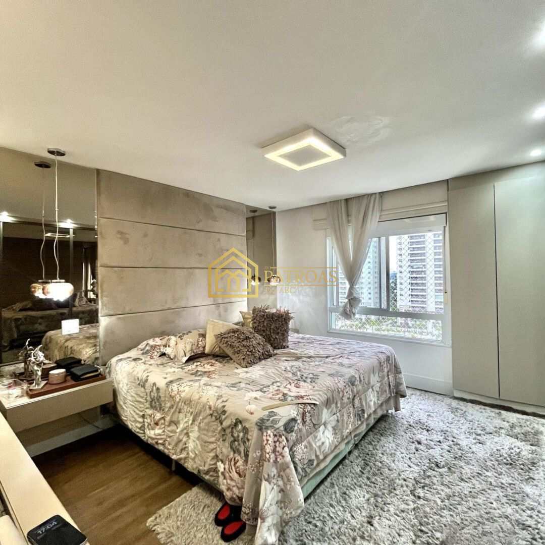 Apartamento à venda com 3 quartos, 237m² - Foto 17