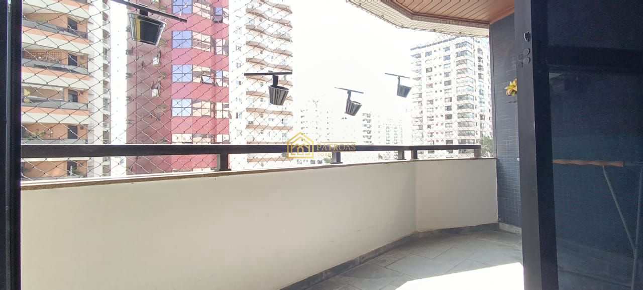 Apartamento à venda com 3 quartos, 156m² - Foto 3