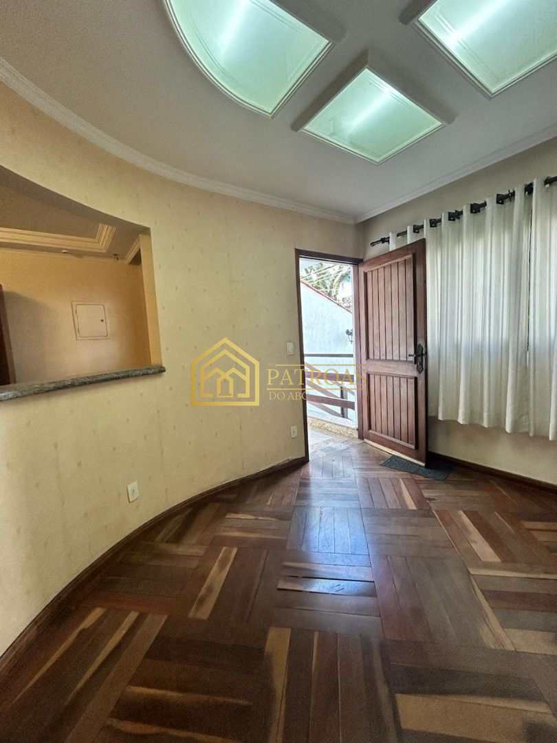 Sobrado à venda com 3 quartos, 291m² - Foto 2